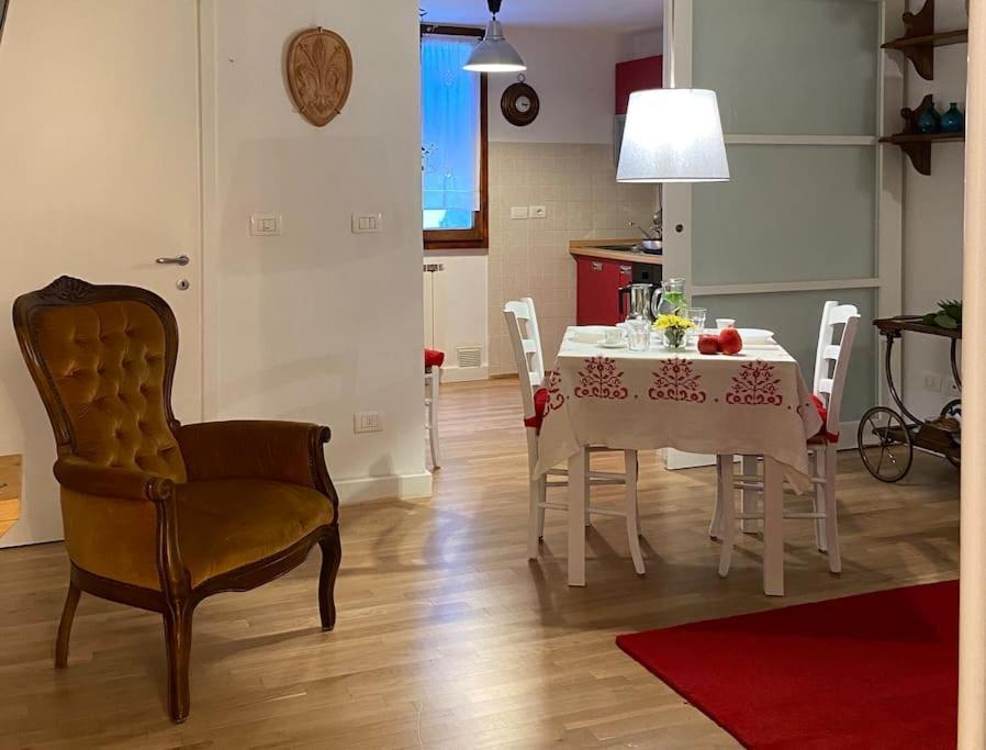 San Lorenzo Apartment In Red フィレンツェ エクステリア 写真
