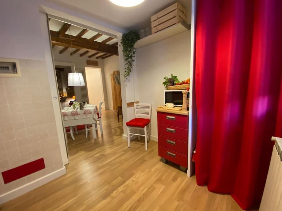San Lorenzo Apartment In Red フィレンツェ エクステリア 写真