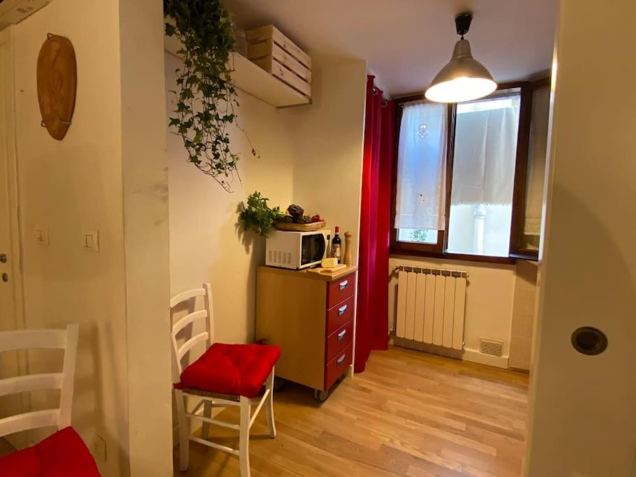 San Lorenzo Apartment In Red フィレンツェ エクステリア 写真